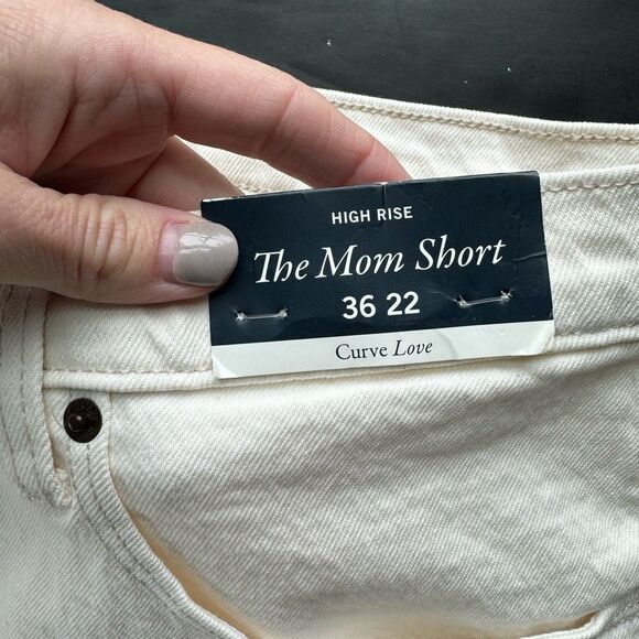 NWT Abercrombie and Fitch The Mom High Rise Shorts Curve Love Cream Size 22 / 36 - Picture 11 of 15